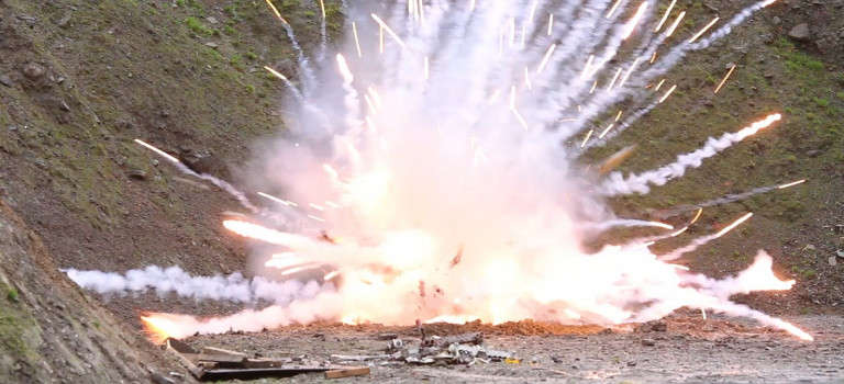 An explosion demonstration on a course at ISSEE